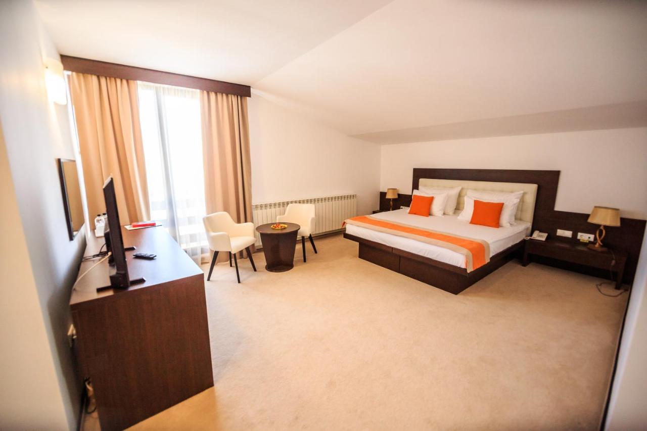 Hotel La Dolce Vita Zărneşti Exterior foto